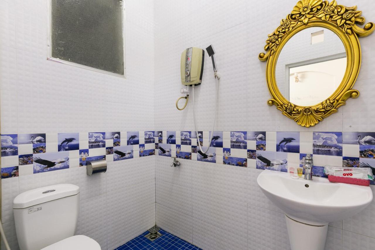 Oyo 486 Nhat Nhat Hotel Thành Pho Ho Chí Minh Esterno foto
